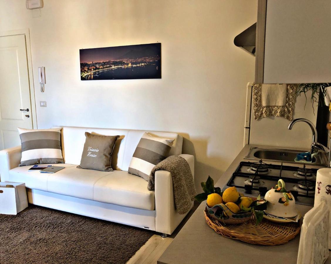 Vesuvio House Appartamento Indipendente E Centrale Сант'Агнело Екстериор снимка